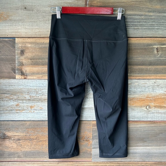 NWOT Everlane The Perform High Waisted Cropped Leggings - Picture 5 of 6